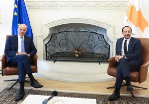 Kıbrıs’taki Dendias’a ‘Türkiye’ sorusu I “Avrupa’yı tehdit eden, SAFE mekanizmasında yer alamaz”