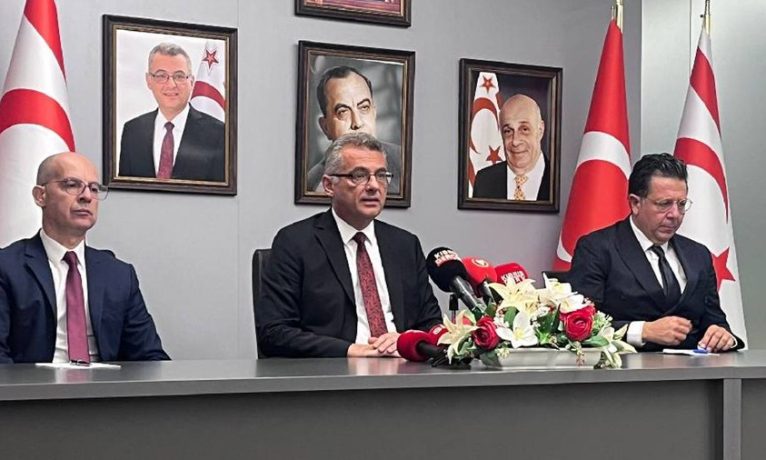 Erhürman adaya döndü