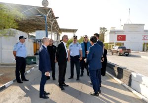 Erhürman Metehan’da: “Lefkoşa’da en az bir araçlı geçiş noktasının daha açılmalı!”