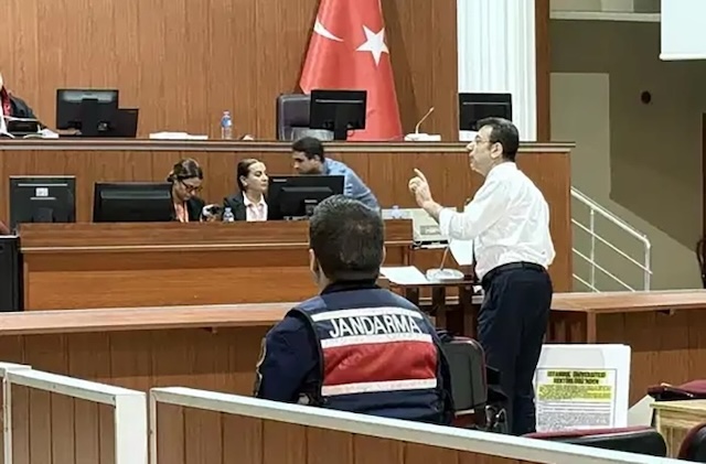 Merdan Yanardağ tutuklandıkları gece yaşananları anlattı: ”İmamoğlu, hakime ‘başını eğip nereye kaçıyorsun?’ dedi”