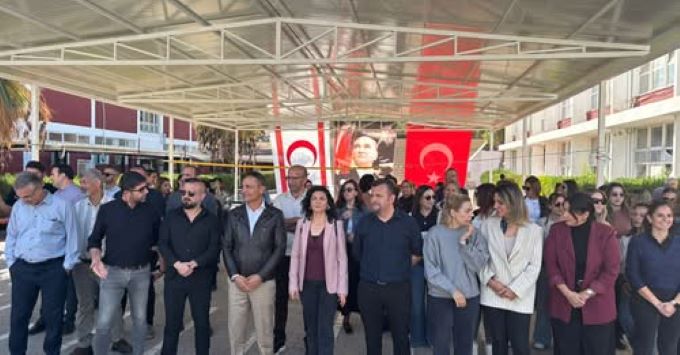 Lefke Gazi Lisesi’nde velilerin okula öğrenci göndermeme eylemi sürüyor