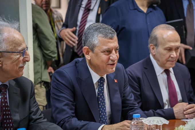 Özgür Özel Kıbrıs’ta: CHP Heyeti CTP’yi Ziyaret Etti