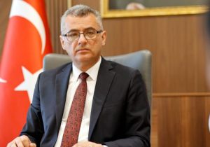 Erhürman, “vatansız” bırakılan genç kadının durumuna tepki gösterdi: “Bürokratik süreç kabul edilemez!”