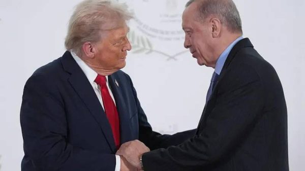 Trump: “NATO Erdoğan’la başa çıkmakta zorlanıyor, sorun olduğunda ben arıyorum”