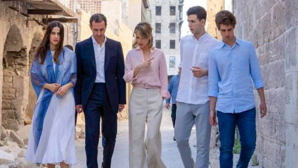 The Guardian, Esad ailesinin Moskova’daki sürgün hayatını yazdı: Devrik lider yeniden tıp eğitimine başladı, Esma Esad iyileşti