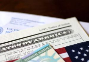 ABD, Green Card başvurularını askıya aldı