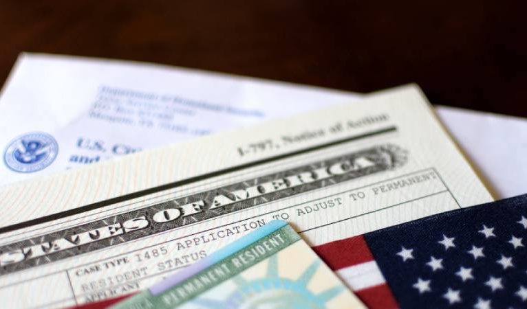 ABD, Green Card başvurularını askıya aldı