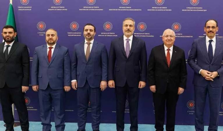 Türkiye’den Suriye’ye üst düzey ziyaret: Dışişleri Bakanı Fidan, Milli Savunma Bakanı Güler ve MİT Başkanı Kalın; Şam’a gitti