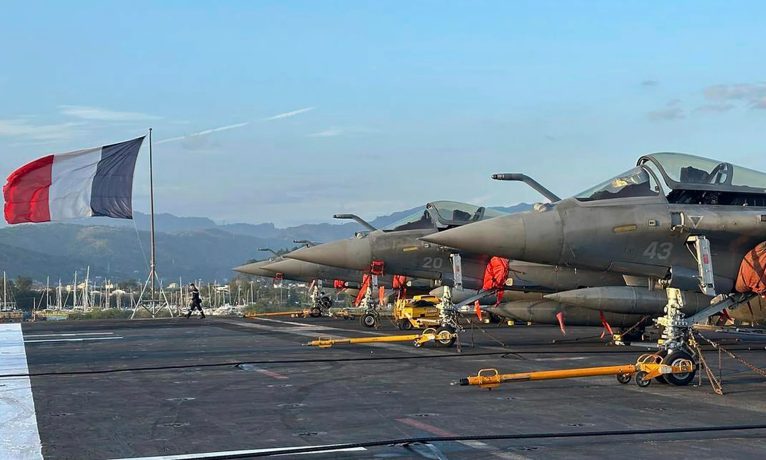 Fransa yeni nükleer uçak gemisi inşa edecek