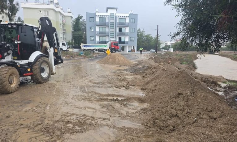 Nalbantoğlu Hastanesi’nde taşkın önlemleri: İçişleri, LTB ve Sivil Savunma sahada