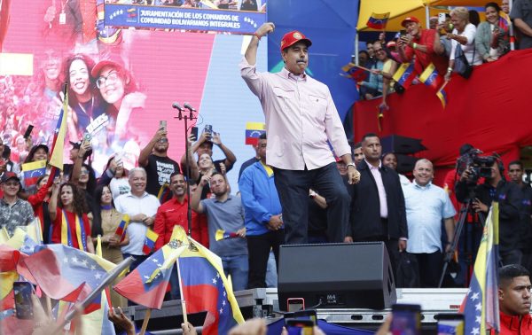 Maduro, dans ederek ABD’ye ‘barış’ çağrısında bulundu