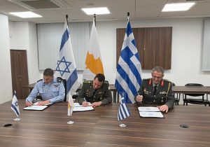 Savaş suçlarıyla suçlanan İsrai̇l ordusu, Yunan ve Rum askerleri̇ eğitecek