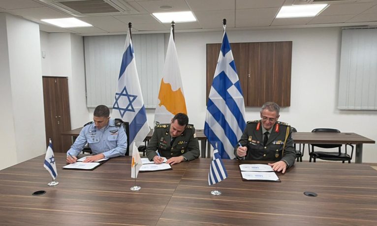 Savaş suçlarıyla suçlanan İsrail Ordusu, Rum ve Yunan askerleri eğitecek