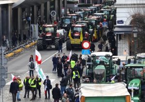 AB Liderler Zirvesi’ni traktörlerle kuşattılar: AB-Mercosur anlaşmasına tepki