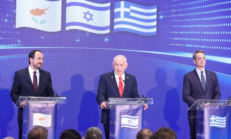 Hristodulidis: “Türkiye kendi tercihleri nedeniyle dışarıda; 3’lü zirve başarılı geçti”