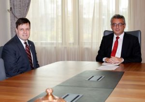 Cumhurbaşkanı Erhürman, ABD Maslahatgüzarı Daniel Mangis ile görüştü