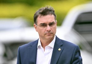 Brezilya | Bolsonaro, oğlu Flavio’yu 2026 seçimleri için başkan adayı alarak gösterdi
