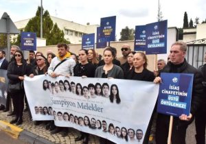 Elçilik önünde adalet çağrısı: 11. Yargı paketi deprem suçlularını kapsamamalı