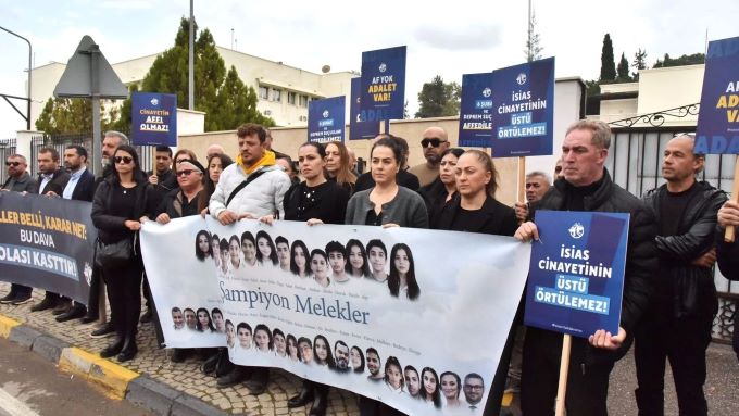 Elçilik önünde adalet çağrısı