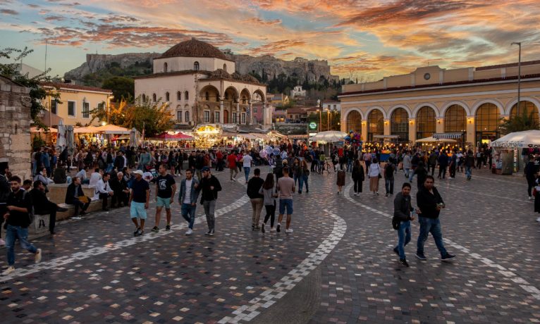 Yunan basını sordu: Bu kadar çok Türk, Atina’da ne yapıyor?
