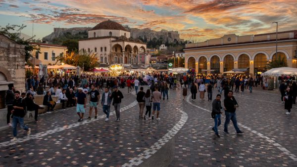 Yunan basını sordu: Bu kadar çok Türk, Atina’da ne yapıyor?