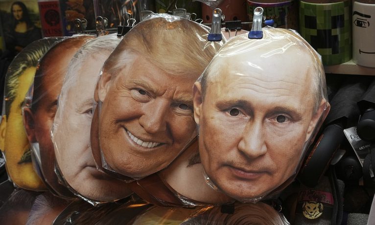 Trump Rus ruleti̇ oynuyor, Kıbrıs bekli̇yor