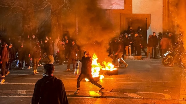 Kıbrıs’tan İran’daki vatandaşlarına acil uyarı: Ülkeyi terk edin