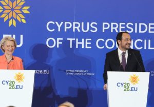 Ursula von der Leyen’den Hristodulidis’e: “Birlikte çalkantılı siyasi sularda yol alacağız”