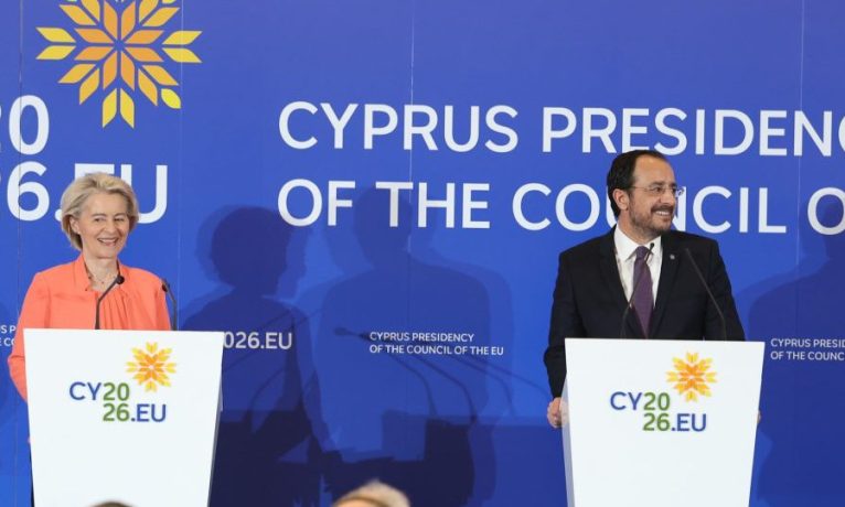 Ursula von der Leyen’den Hristodulidis’e: “Birlikte çalkantılı siyasi sularda yol alacağız”