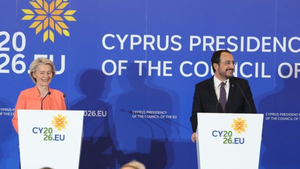 Ursula von der Leyen’den Hristodulidis’e: “Birlikte çalkantılı siyasi sularda yol alacağız”