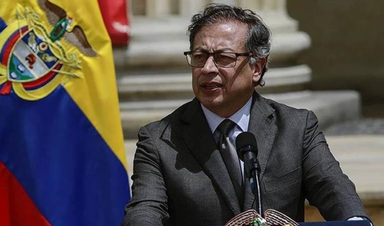 Kolombiya Cumhurbaşkanı: “ABD’nin yaptığını ne Netanyahu ne Hitler ne Franco ne de Salazar yaptı; atalarımız bize ‘vendetta’ diye fısıldıyor!”