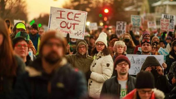 ICE protestolarının sürdüğü Minneapolis’te federal yetkililer bir göçmeni vurdu!