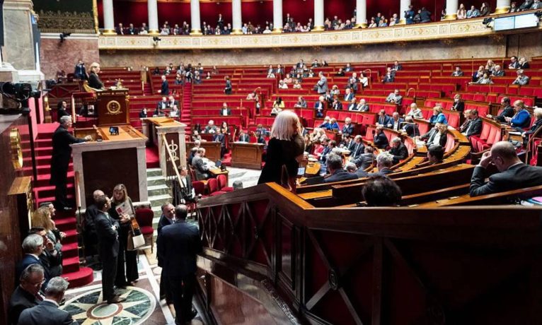 Fransa’dan tarihi adım: Evlilikte cinsel ilişki zorunluluğu kaldırılıyor, cinsellik “görev” olmaktan çıkıyor