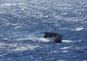 Akdeniz açıklarında mülteci botu battı: 50 kişi yaşamını yitirdi