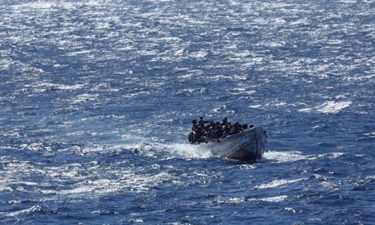 Akdeniz açıklarında mülteci botu battı: 50 kişi yaşamını yitirdi