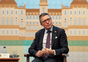 NATO eski Genel Sekreteri Rasmussen: “Trump’ı pohpohlamayı bırakın“