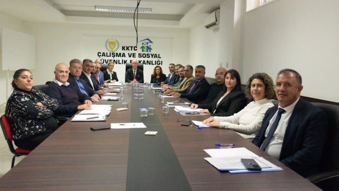 Asgari ücret tavsiye kararı Komisyon’a iade edildi