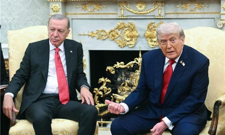 AKP, ‘Erdoğan’ın, Trump tarafından mal varlığı ile tehdit edildiği’ iddiasını yalanladı; Erdoğan dava açtı