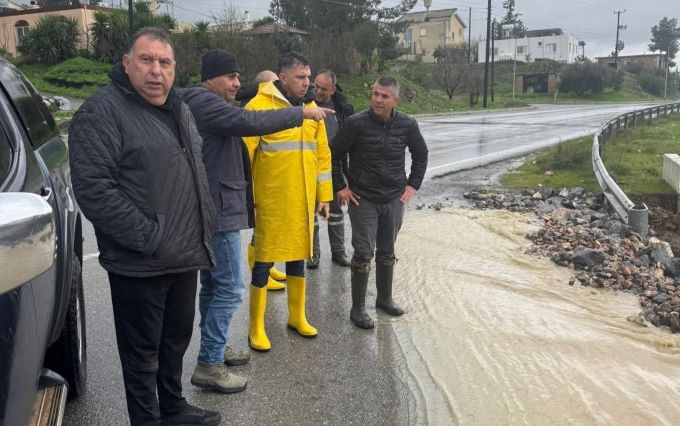 Gönyeli’de aşırı yağışlara karşı tüm ekipler sahada