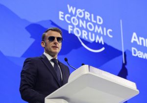 Davos | Macron Trump ile dalga geçti; “yeni emperyalizm zamanı değil” dedi