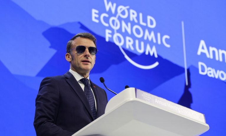 Davos | Macron Trump ile dalga geçti; “yeni emperyalizm zamanı değil” dedi