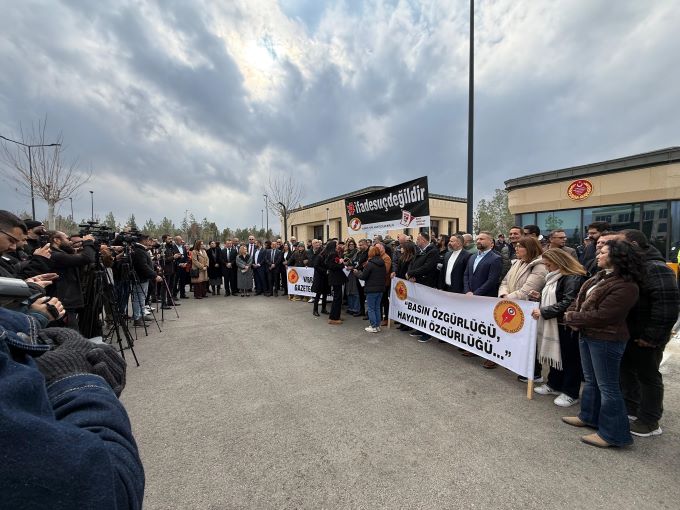 İfade özgürlüğüne vurulmak istenen kelepçeyi kabul etmiyoruz