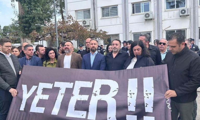 Sendikalar ifade verecek | Kapıya zarar verdik bahanesiyle 5 kişi seçilerek şikayetçi olundu