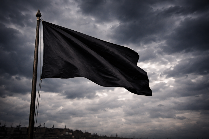 Düzen çöktü: Siyah bayrak dalgası yayılıyor