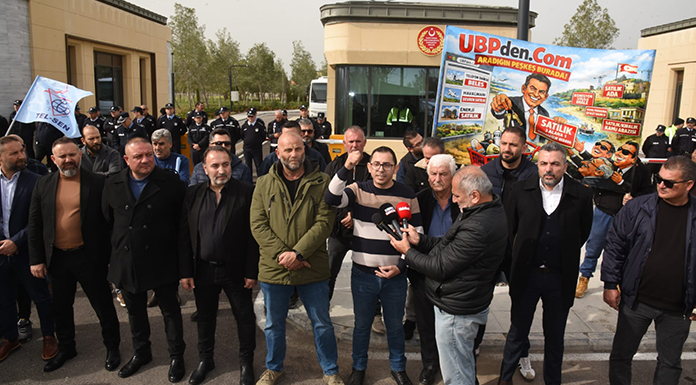 Telekom peşkeşine karşı grev: Sendikalar Meclis önünde hükümeti istifaya çağırdı