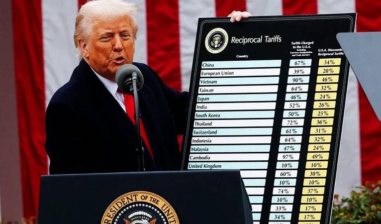 Trump yüzde 10’luk küresel tarife uygulayacağını duyurdu