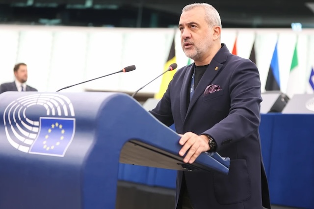 FOURLAS’TAN AĞIR SÖZLER: “BU BİR SADİZM HİKAYESİ”