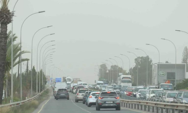 Kıbrıs’ta toz alarmı: Sınır değerler aşıldı; sağlık uyarısı yapıldı!