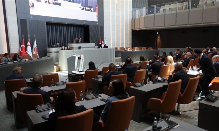 Meclis direnişe devam ediyor: “Bu protokol geçerse 25 yıl tekelleşme, veri devri ve kamu kaybı”