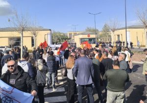 Meclis’te direniş, sokakta isyan